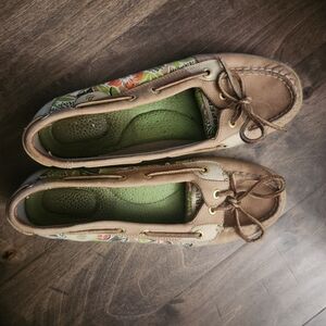 Sperry Tan Floral Women's Moccasins